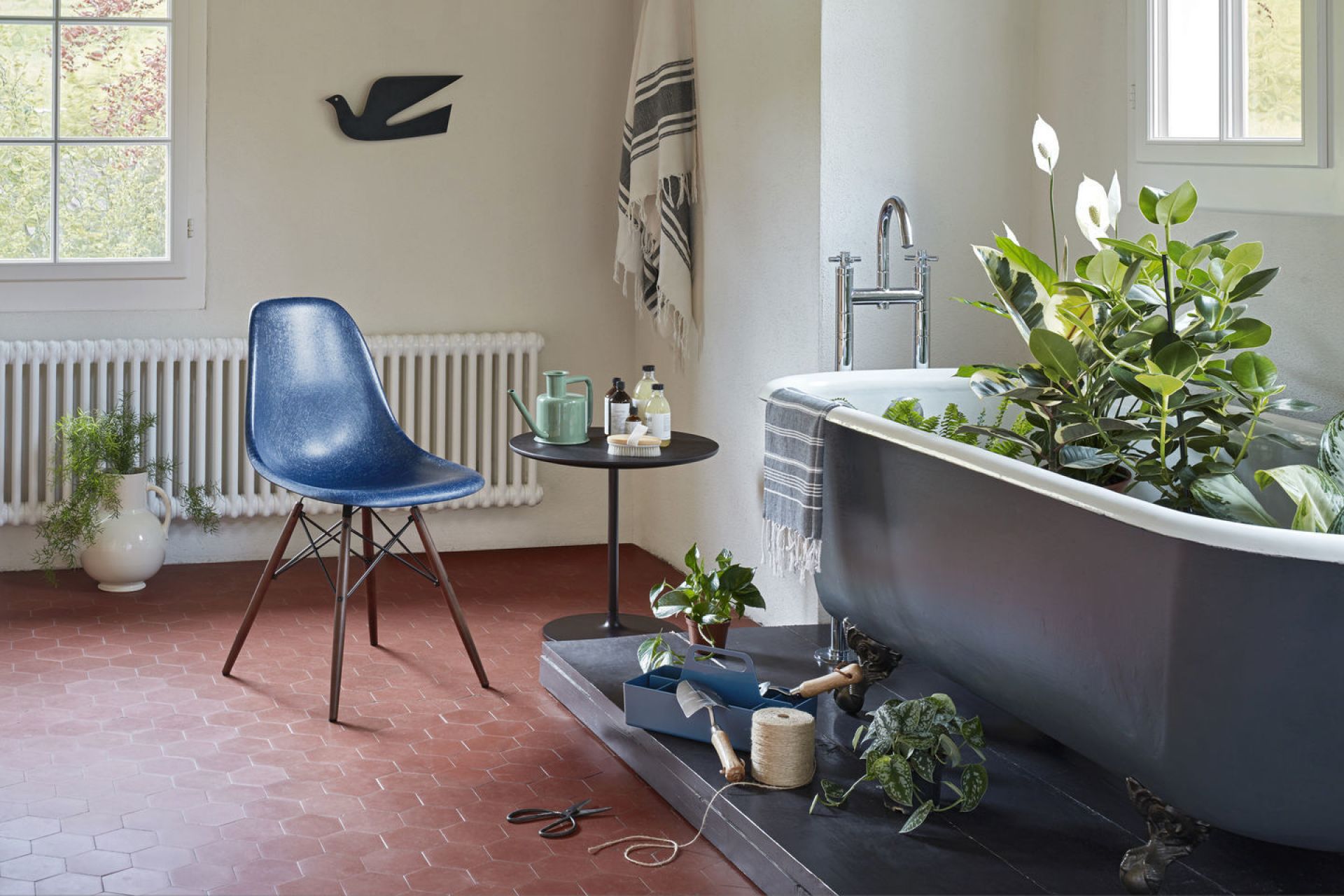 Eames Plastic Side Chair DSR Chair Vitra Black-Mustard