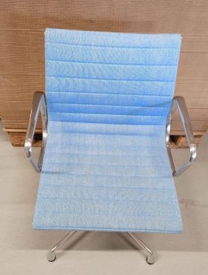 Aluminium Chair EA 103 / EA103 Chair BLUE/IVFRONT Vitra EXHIBITION PIECE / USED FURNITURE