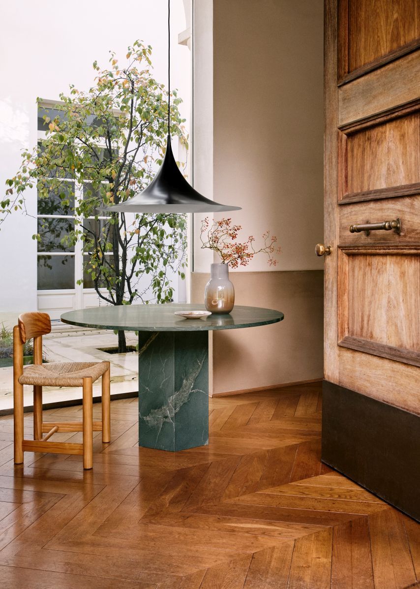 Daumiller Chair Black Pine Gubi