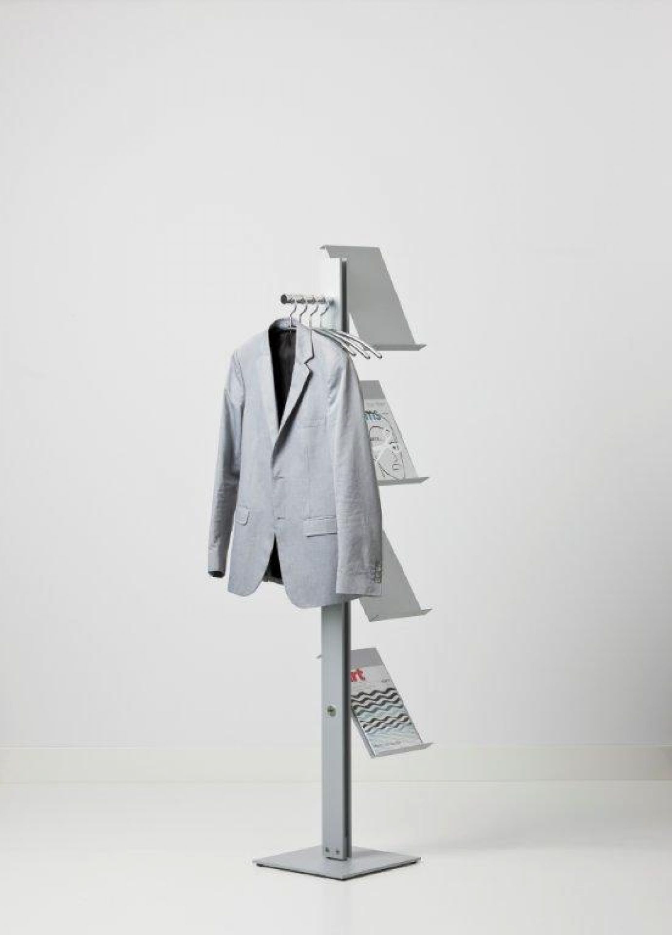Standfree B coat stand with brochure display Cascando