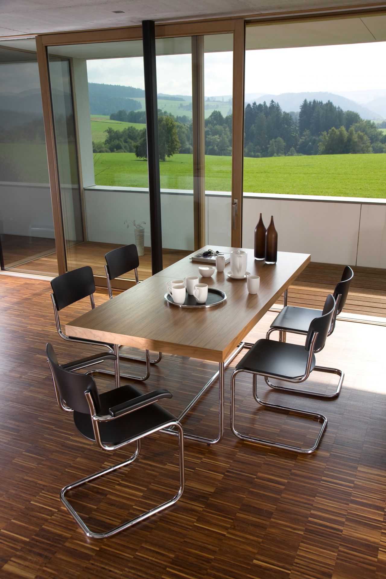 S 43 F Tubular steel classic cantilever Thonet Beech black - Chrome