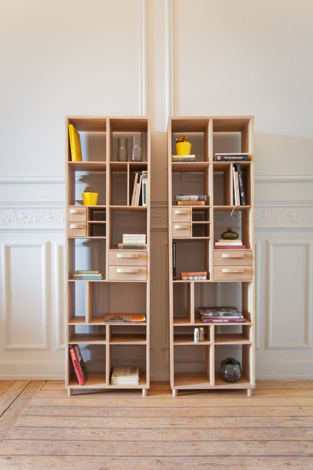 Pirouette book rack oak Ethnicraft