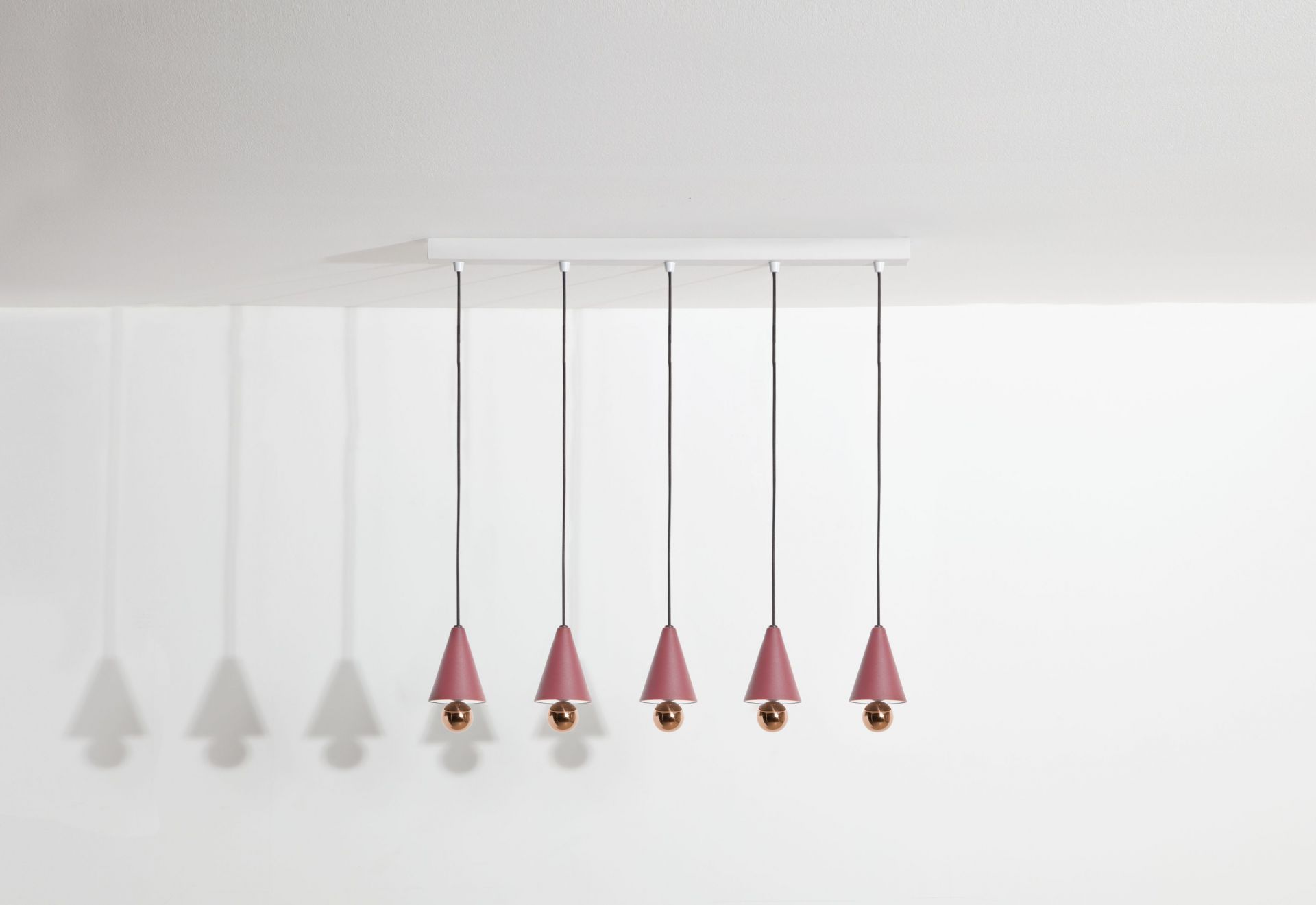 Cherry Pendant light Pendant light set of 5 Linear Petite Friture Brown red