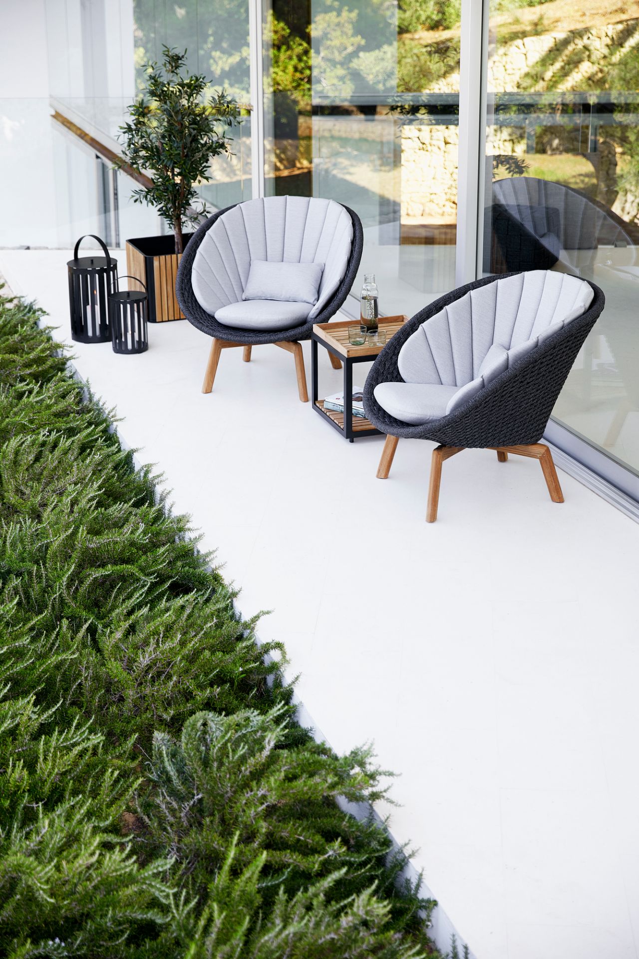 Peacock Outdoor Lounge Chair Rope Cane-Line light gray