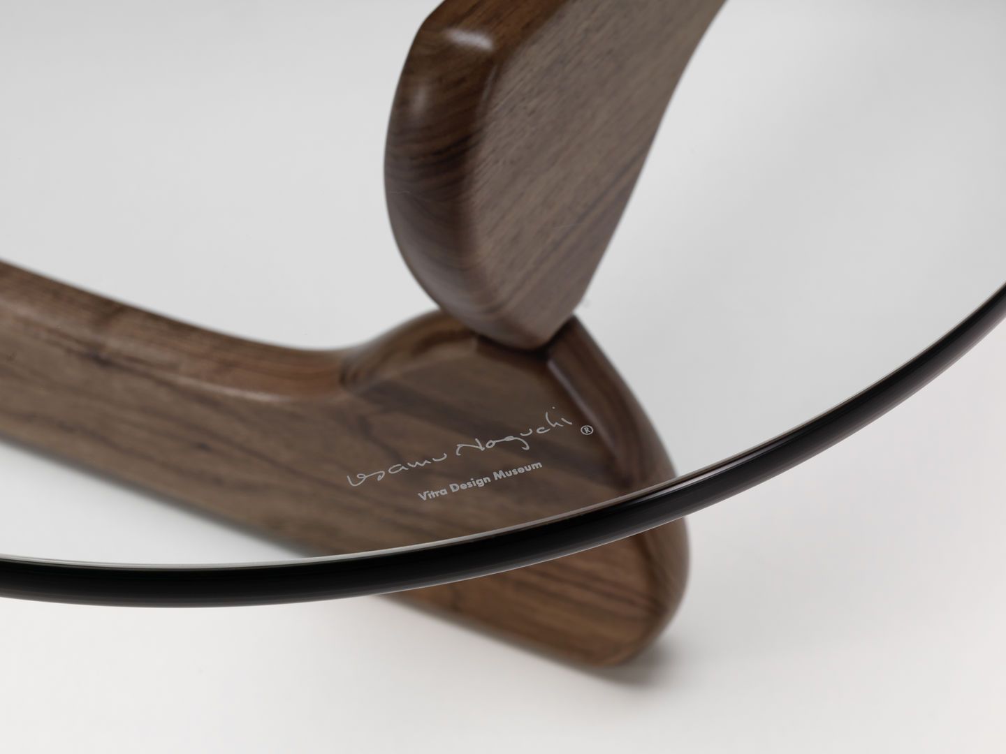 Noguchi Coffee Table Walnut Vitra