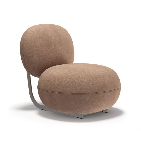 NORR11 Copper Lounge Chair Sessel mit beigem Stoffbezug und Edelstahlgestell, modernes Möbeldesign.