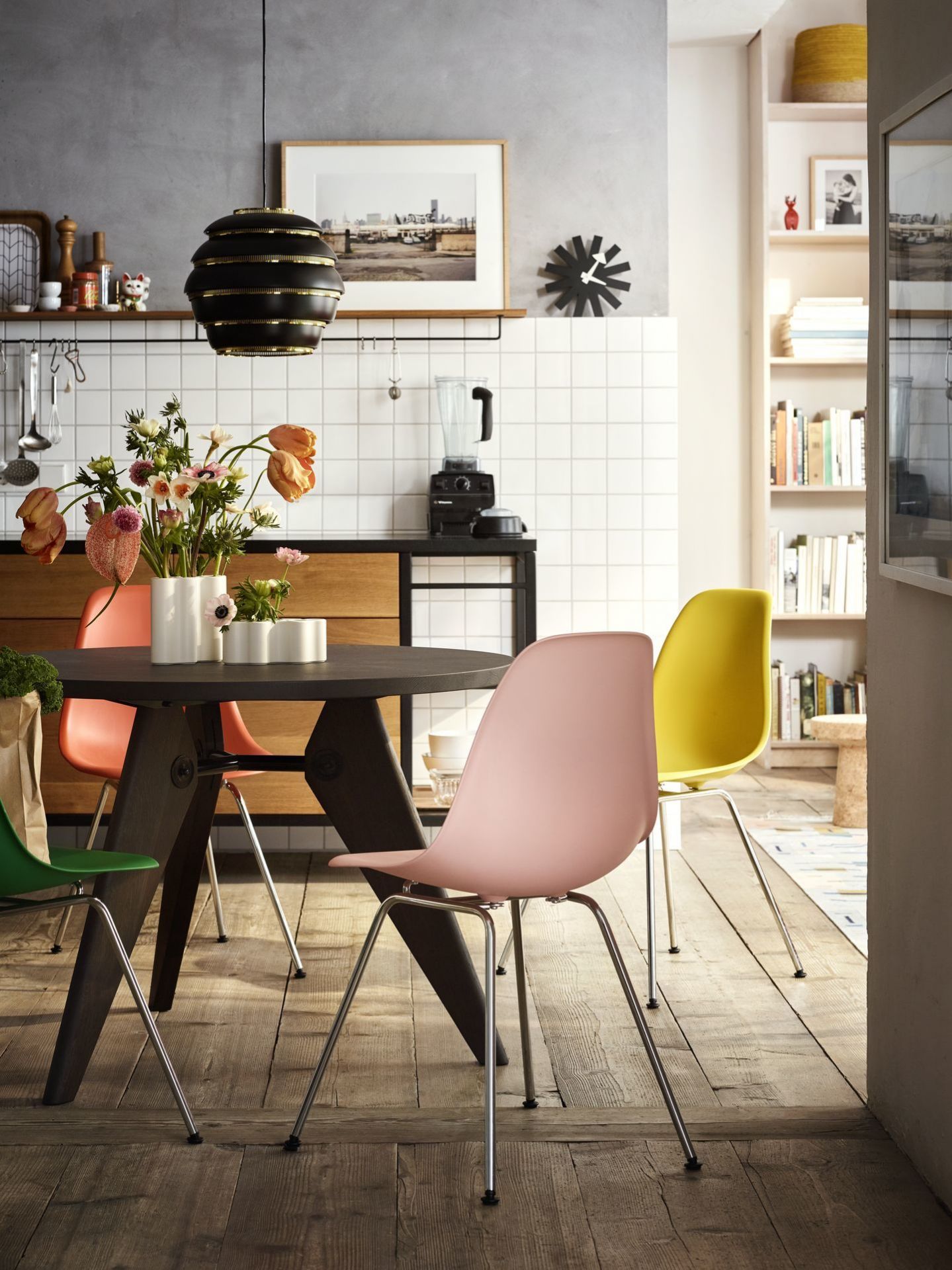 Eames Plastic Side Chair DSX Chair Vitra Black - White