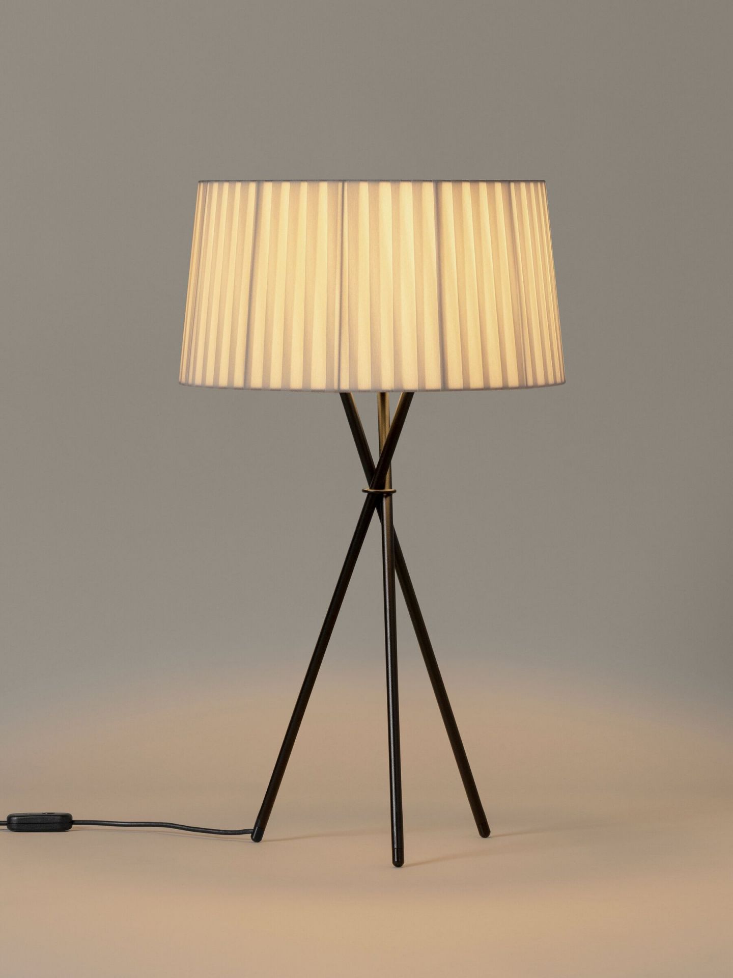 Tripode G6 Table Lamp Santa & Cole