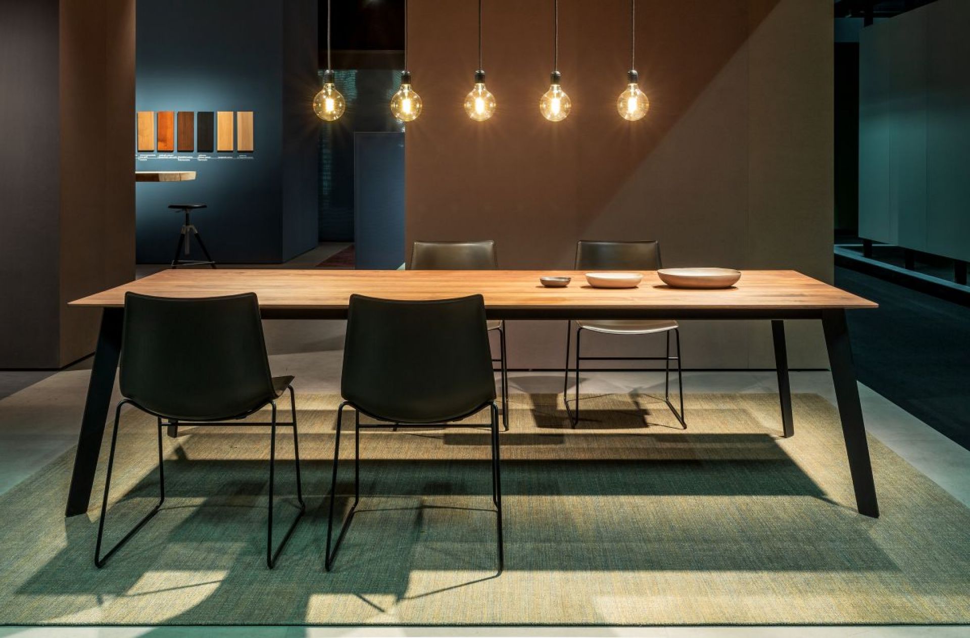 Linar Table Girsberger