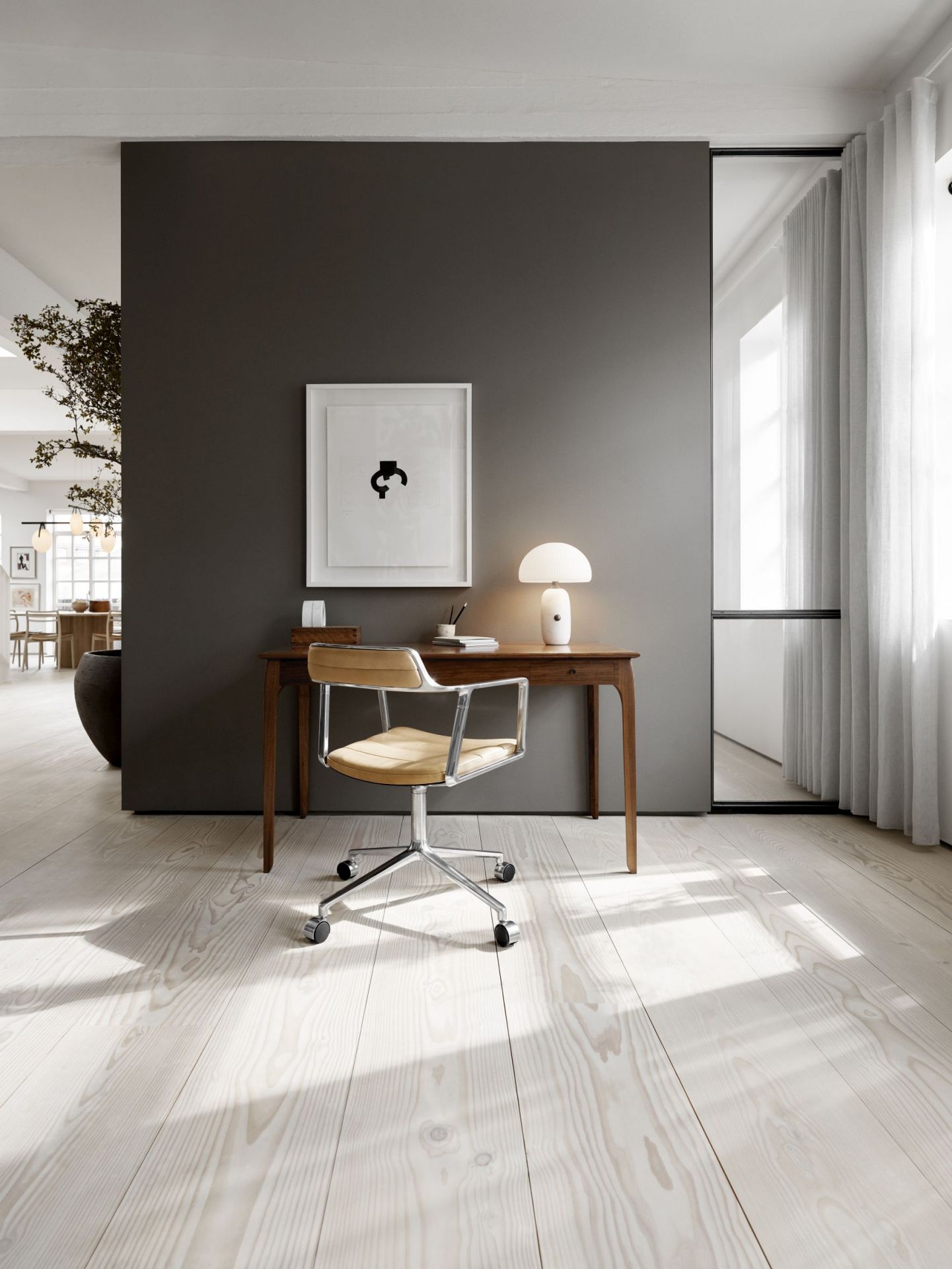 VIPP452 Swivel Chair with Castors Vipp VIPP452 Swivel Chair with Castors Vipp