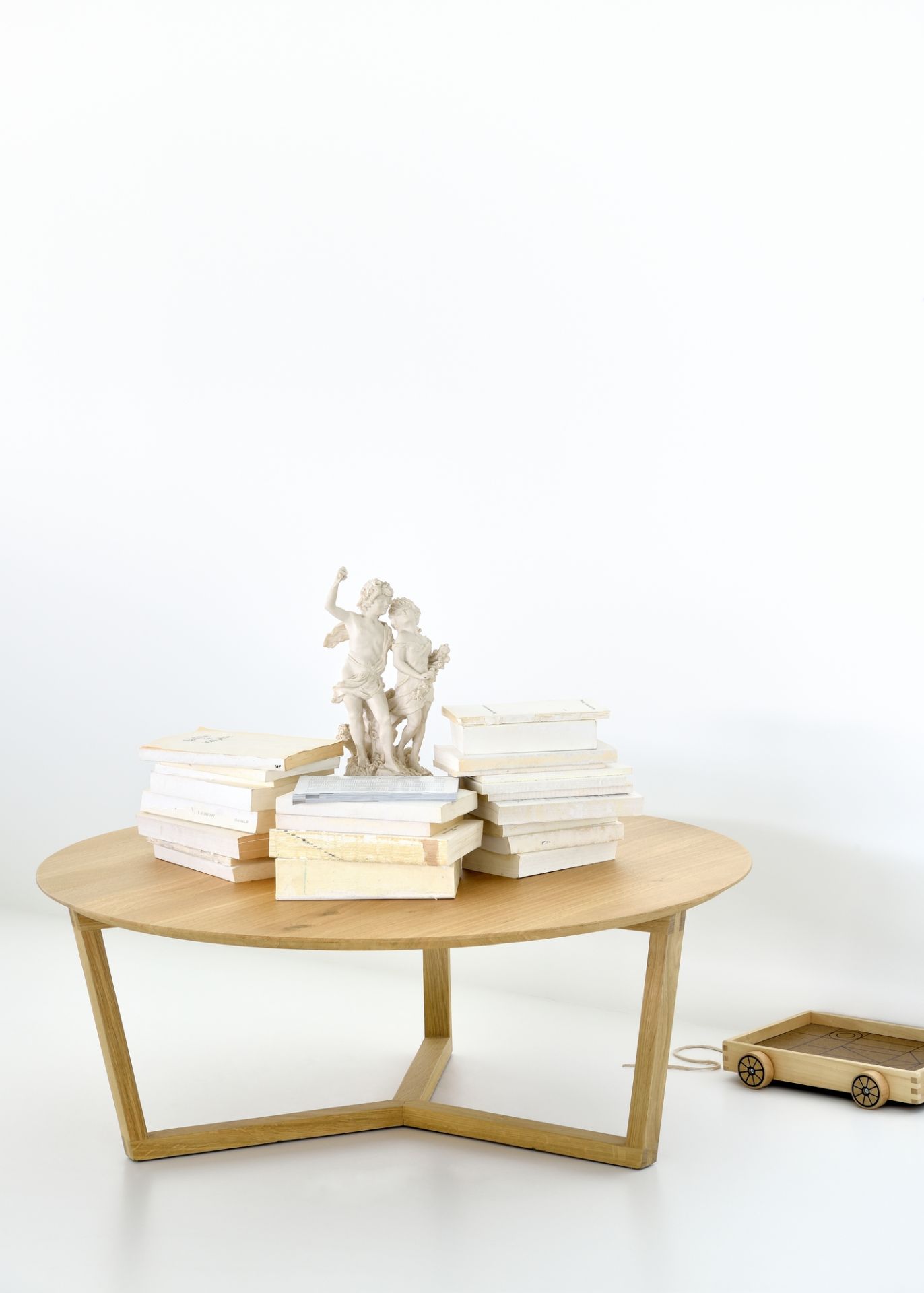 Tripod coffee table oak Ethnicraft