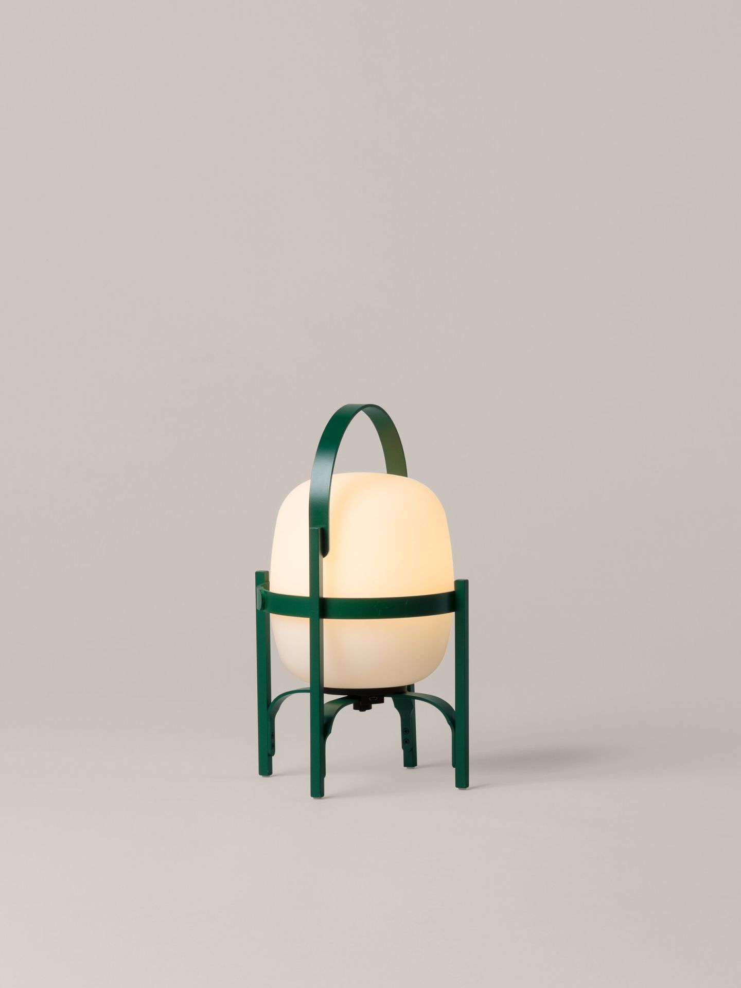 Cestita Alubat Table lamp English Green Santa & Cole