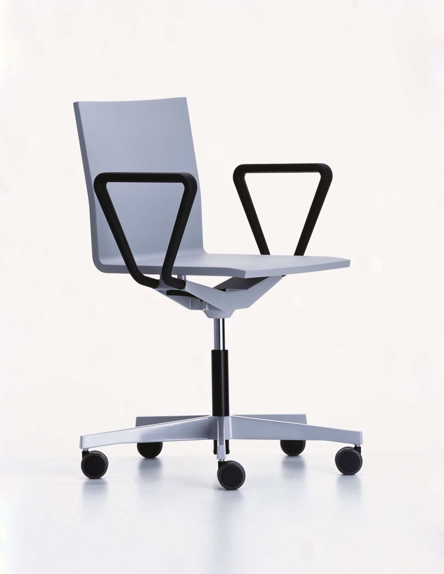.04 Office swivel chair with Armrest Vitra