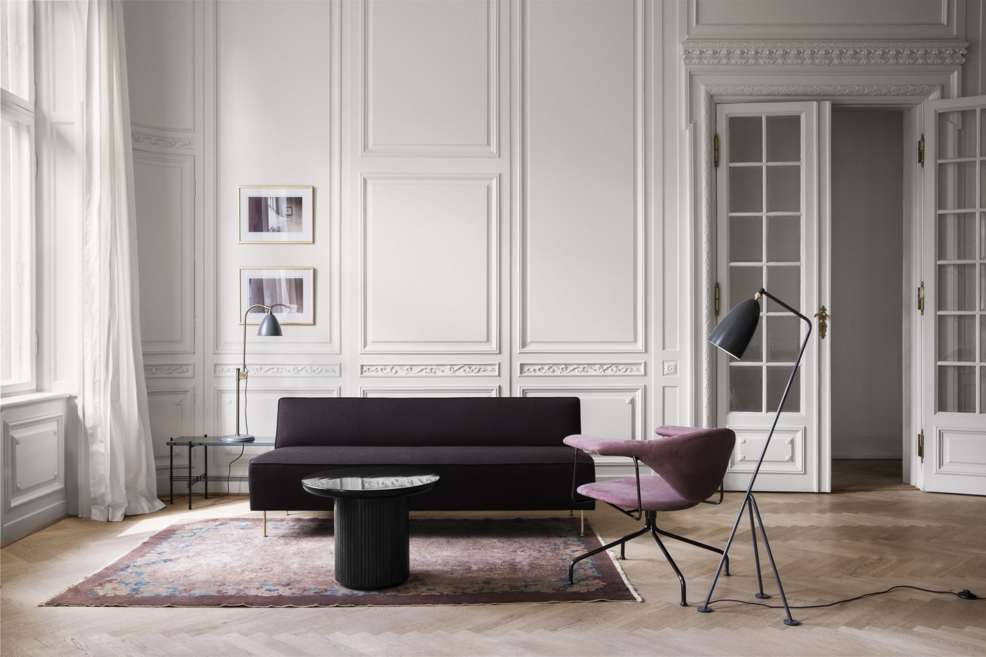 Gräshoppa / Grashoppa Floor light Anthracite-Grey Gubi