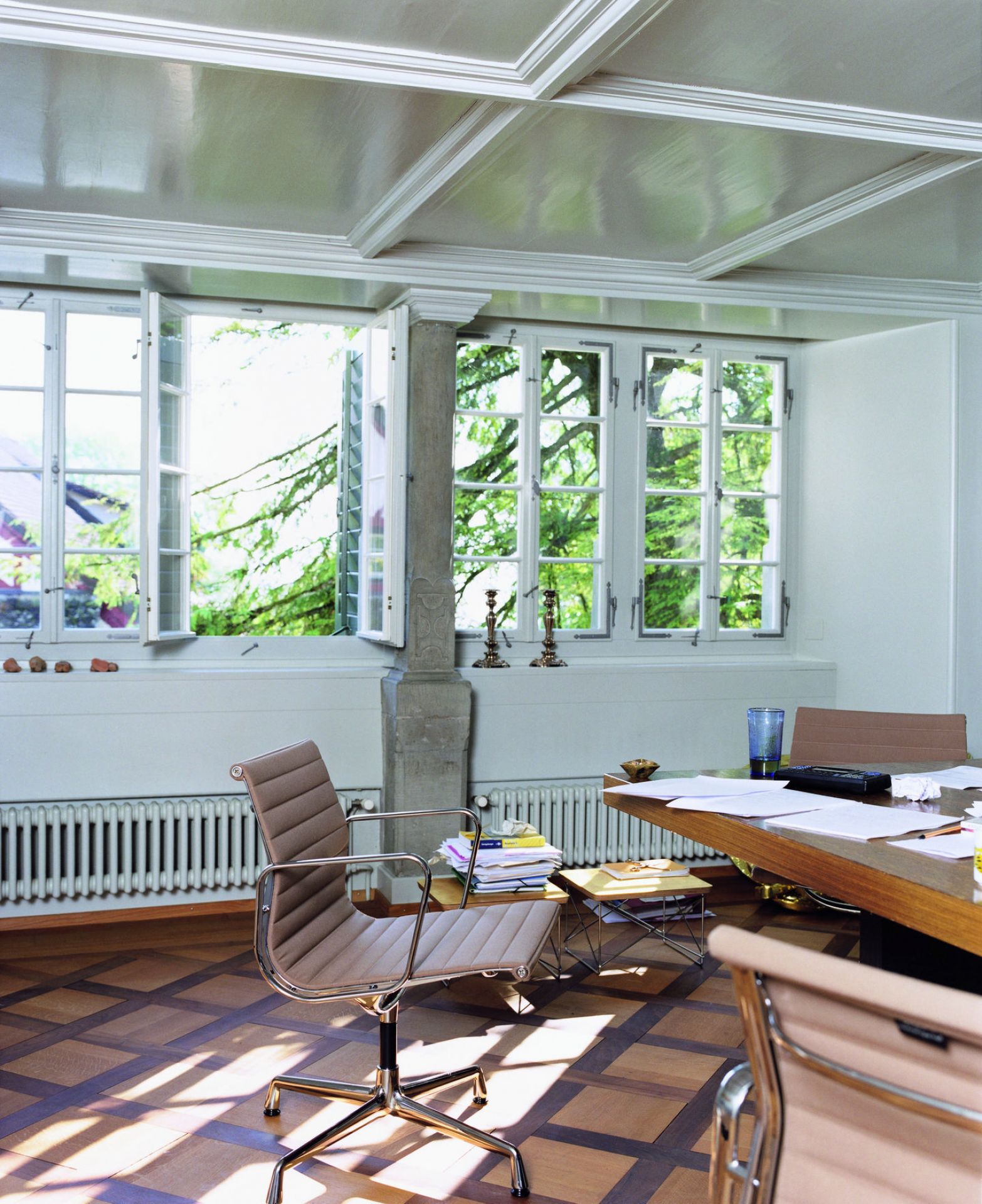 Aluminum Chair EA 108 / EA 108 Chair Vitra