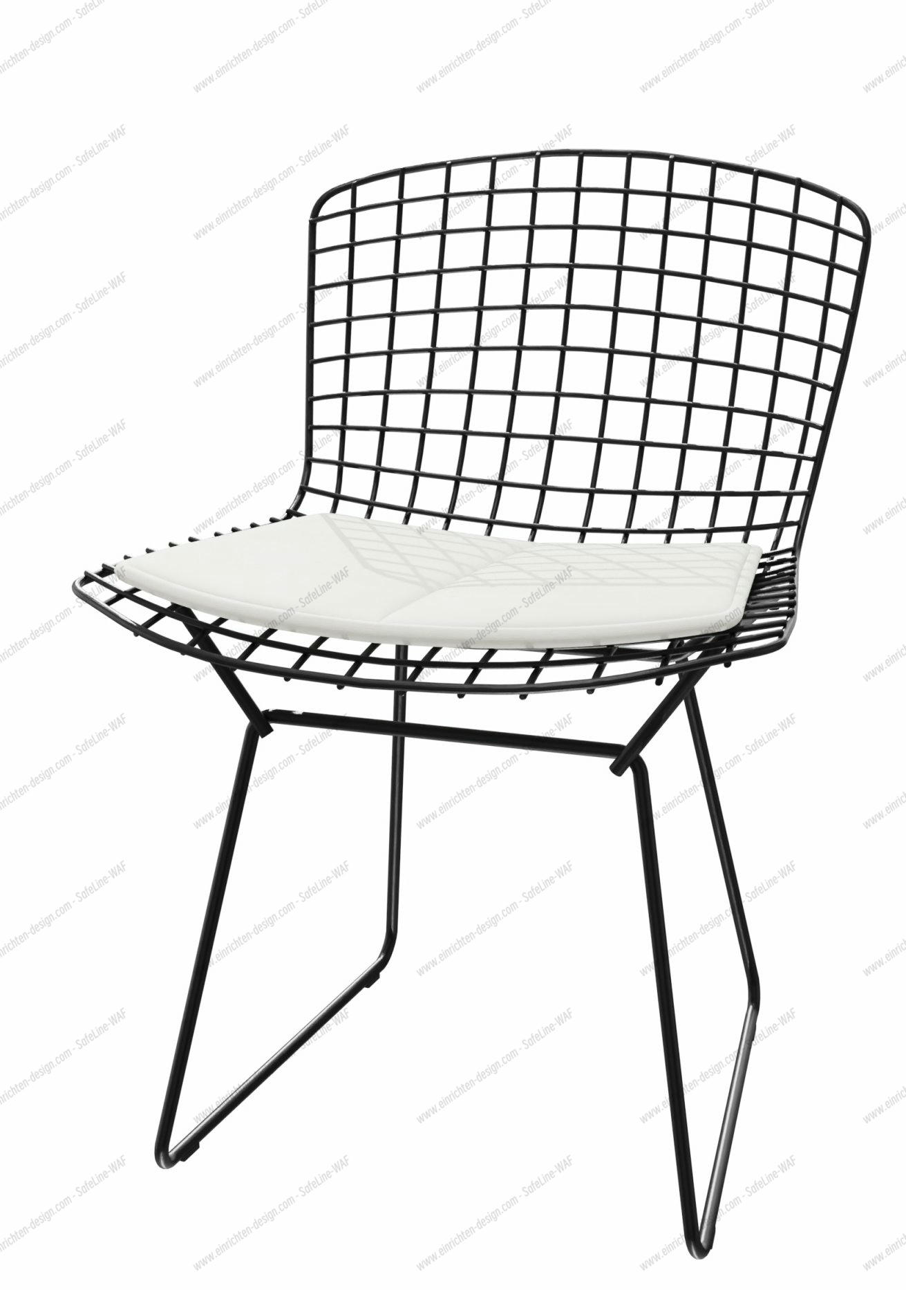 Bertoia chair OUTDOOR Knoll International Quick-Ship Bertoia Stuhl für den Außenbereich von Knoll International: Schwarzer Drahtstuhl mit weißem Sitzkissen.