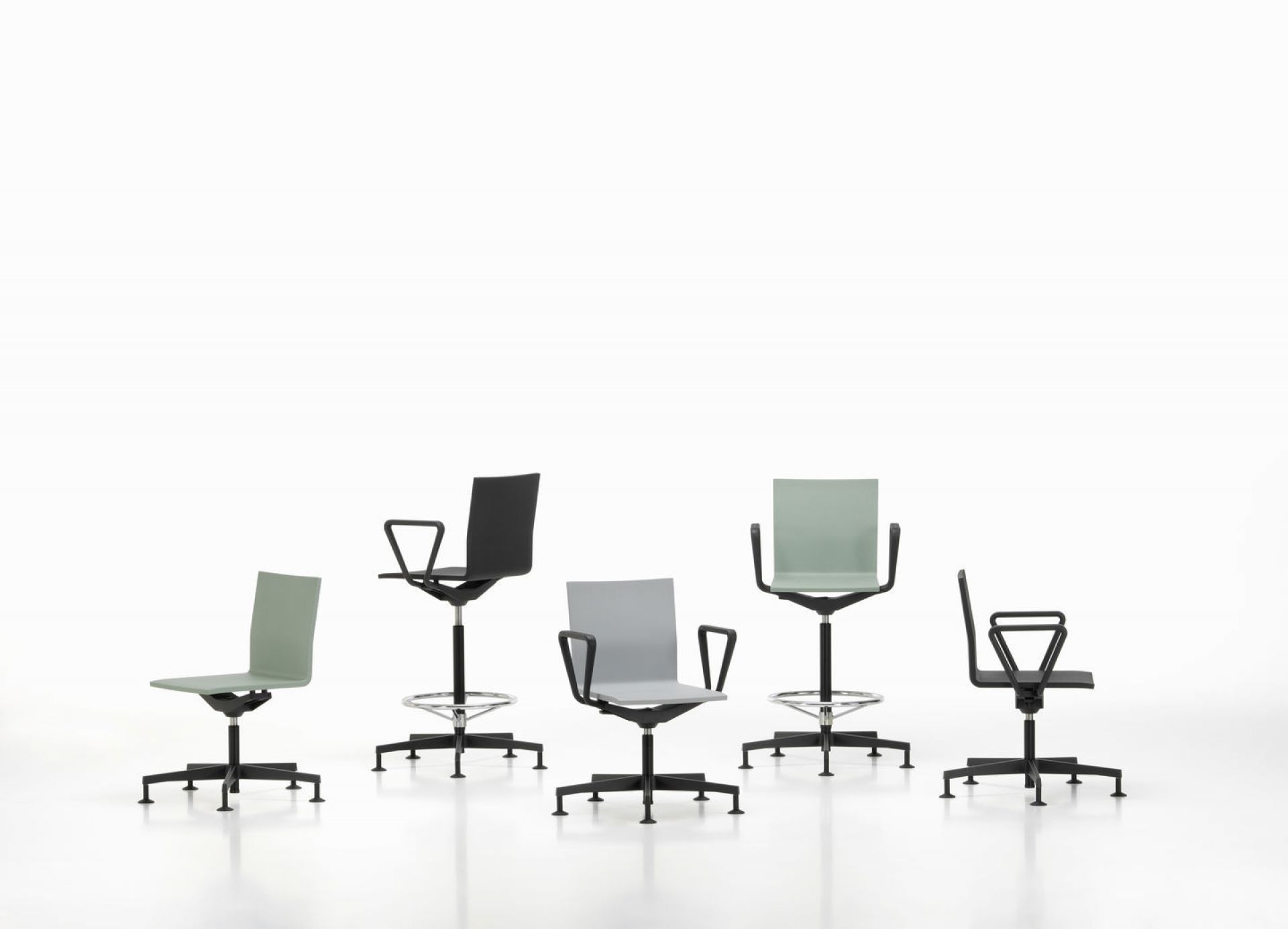 .04 Counter Chair with armrest Vitra 