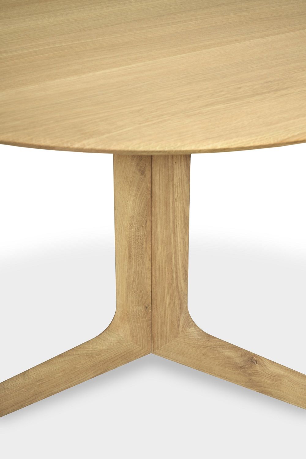 Corto Table Round Oak oiled Ethnicraft