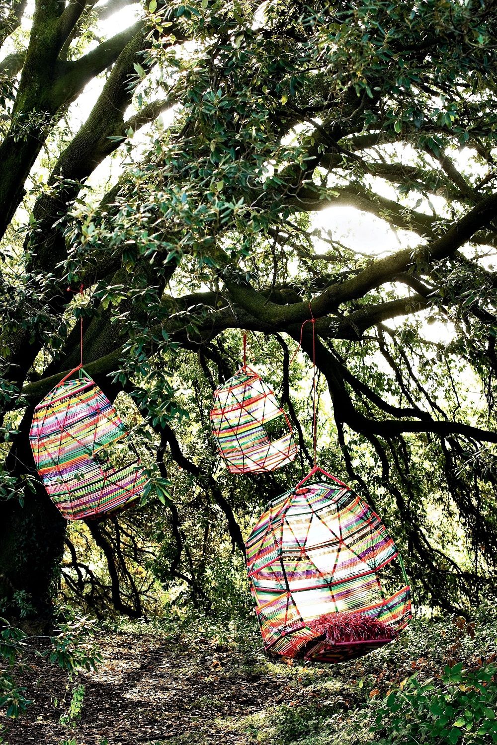 Tropicalia Cocoon Swinging nest Multicolor with 5 pillows Moroso