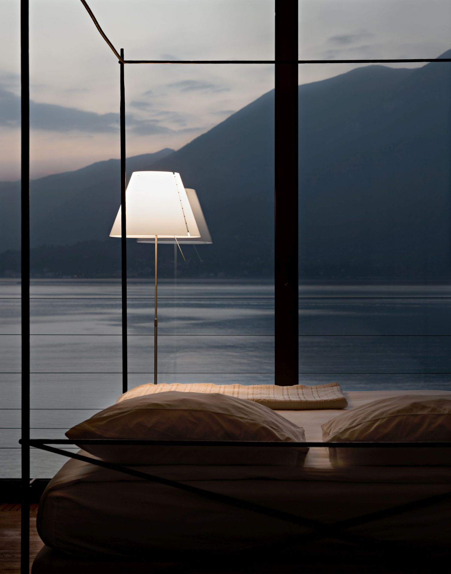 D13 Costanza height adjustable table lamp with sensor dimmer complete version aluminium base and white shade Luceplan