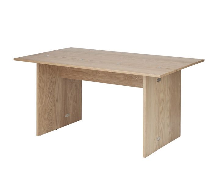Flip Table Klapptisch von Design House Stockholm aus hellem Holz, ausgeklappt. Moderner Klapptisch für flexible Raumnutzung.