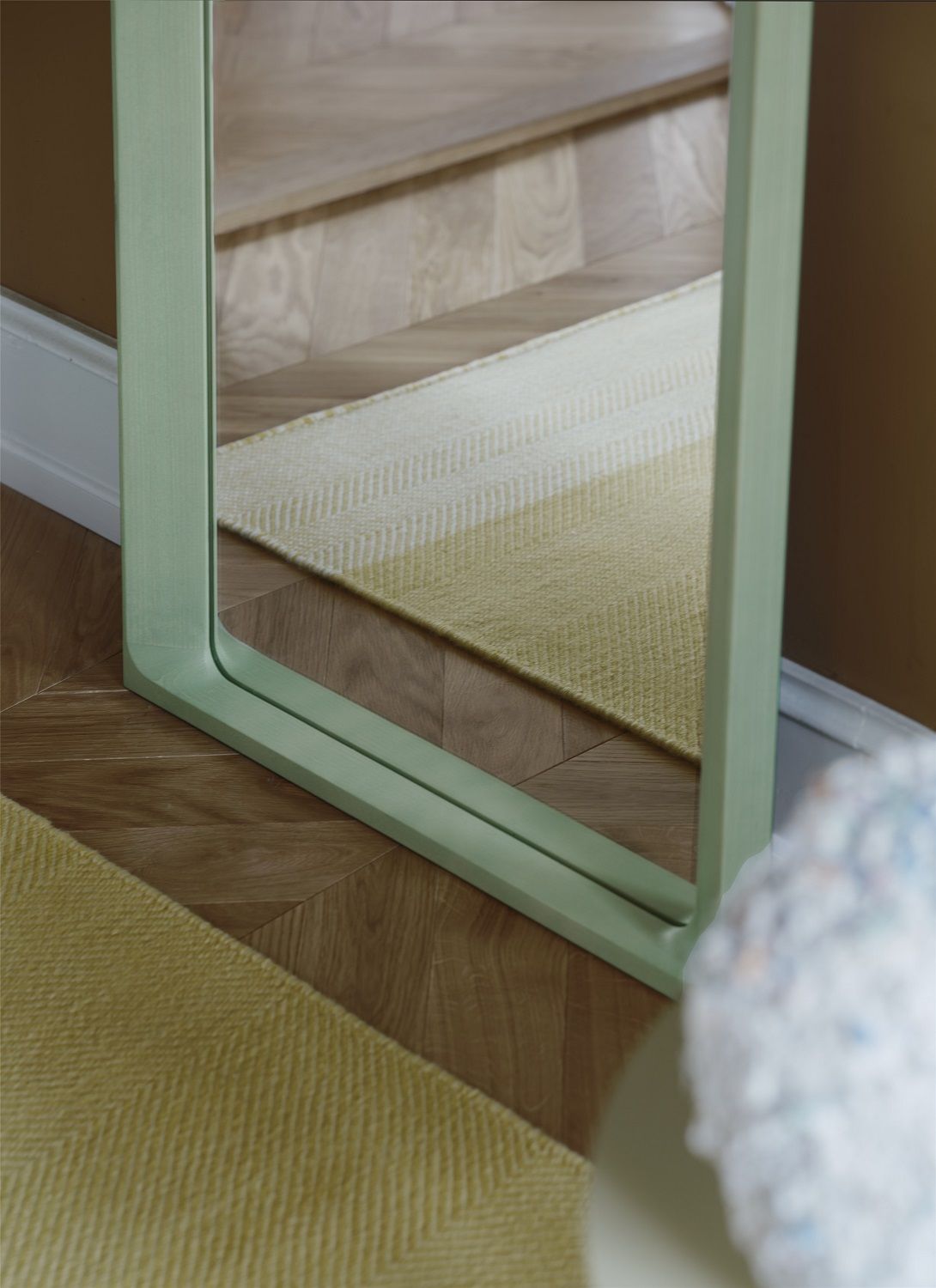 Arced Mirror Muuto