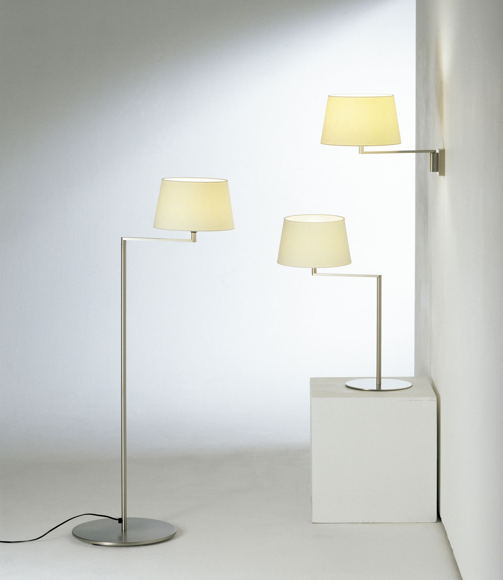 Americana Floor Lamp Santa & Cole