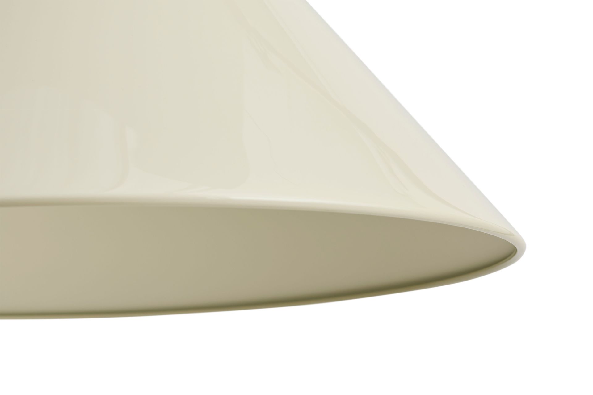 Detailaufnahme der beigen Compass Adjustable Pendelleuchte 430 von Hay, moderne Hängelampe für Wohnzimmer und Esszimmer.