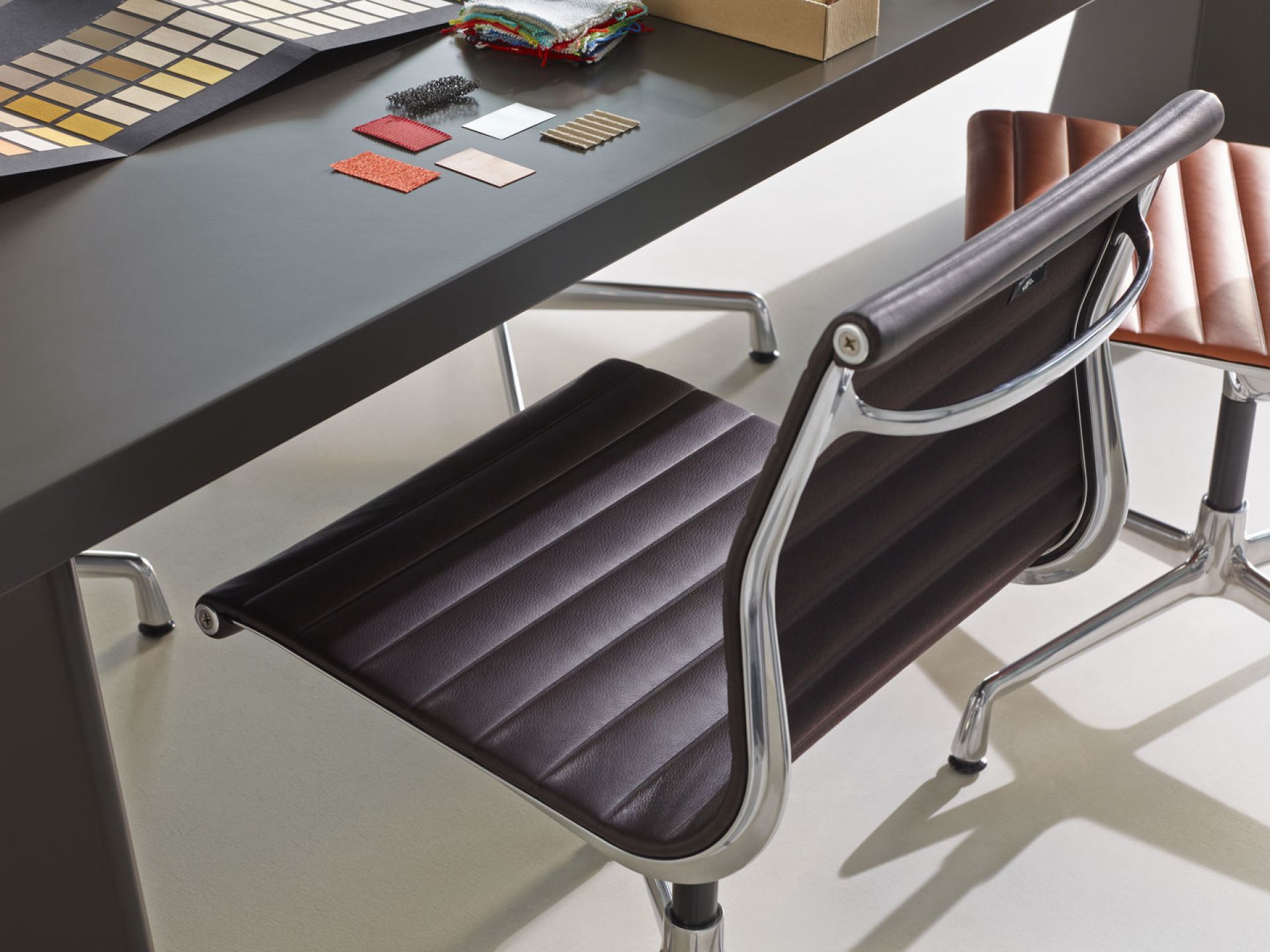 Aluminum Chair EA 101 / EA101 Chair Vitra