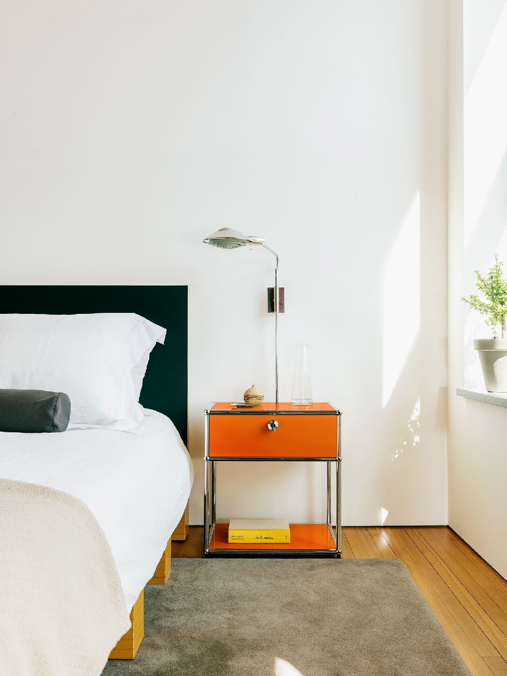 USM Haller bedside table with open compartment M54 Pure White
