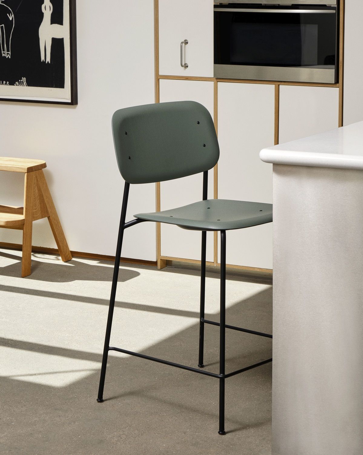 Soft Edge 90 Bar Stool Low / High Hay