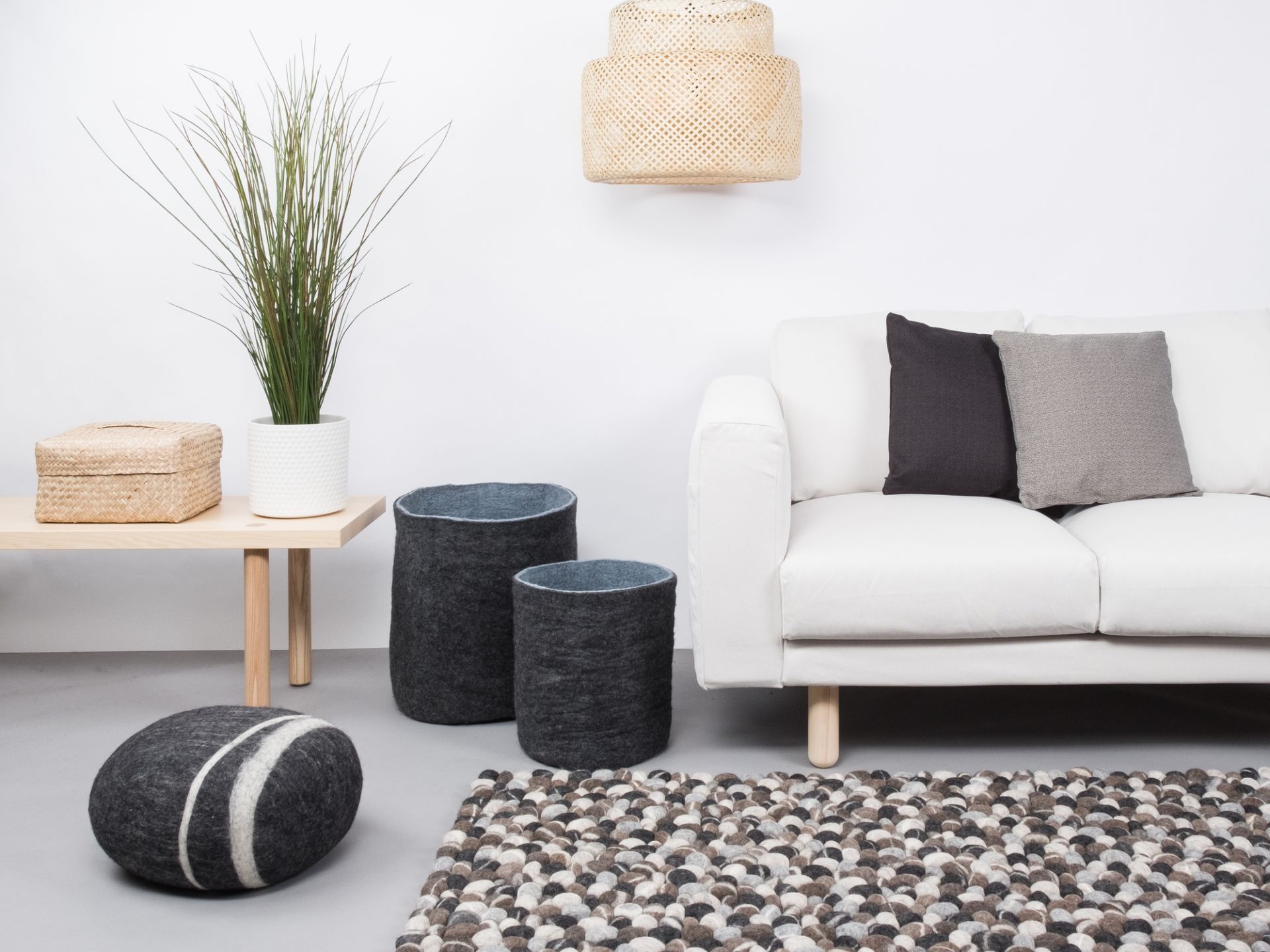 Felt ball Carpet 120x170 cm Myfelt Nela