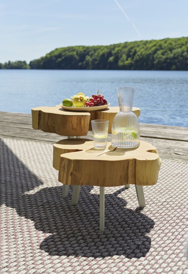 BC 05 Stomp Outdoor Couch / Side Table Janua