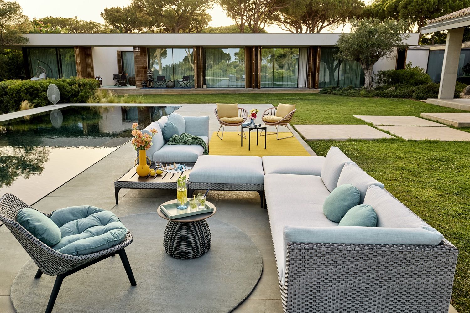 Mu Daybed Daybed left Dedon