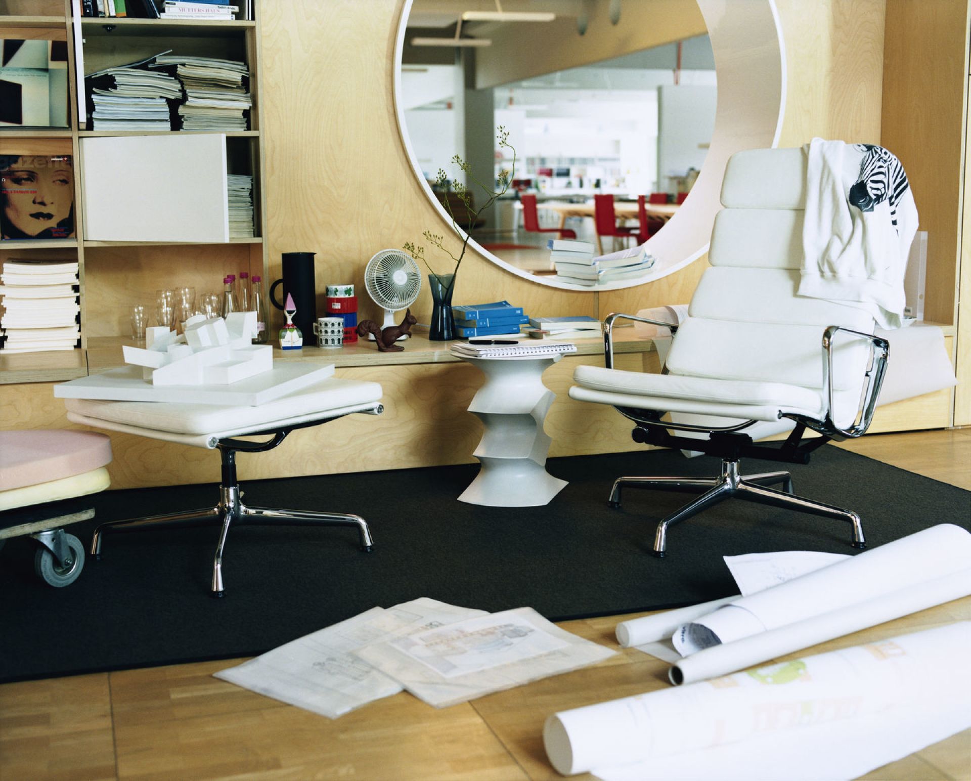 Soft Pad Chair EA223 / EA 223 Stool Vitra