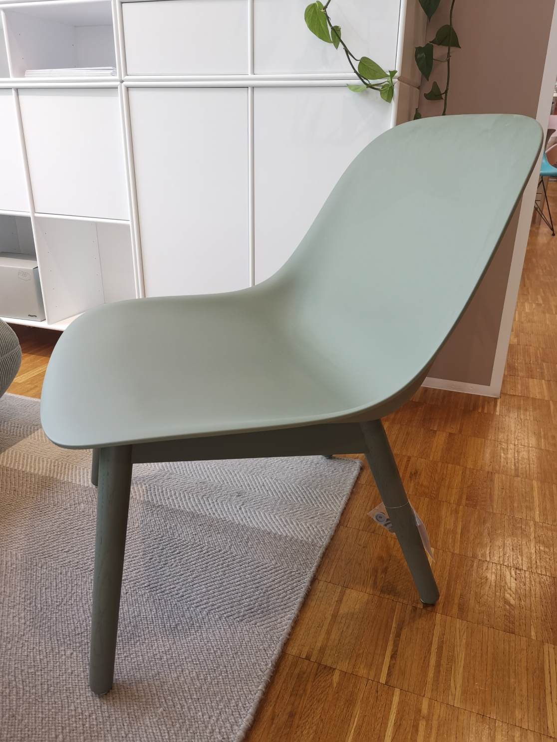 Fiber Lounge Chair Wood Base DUSTY GREEN Chair Muuto EXHIBITION PIECE