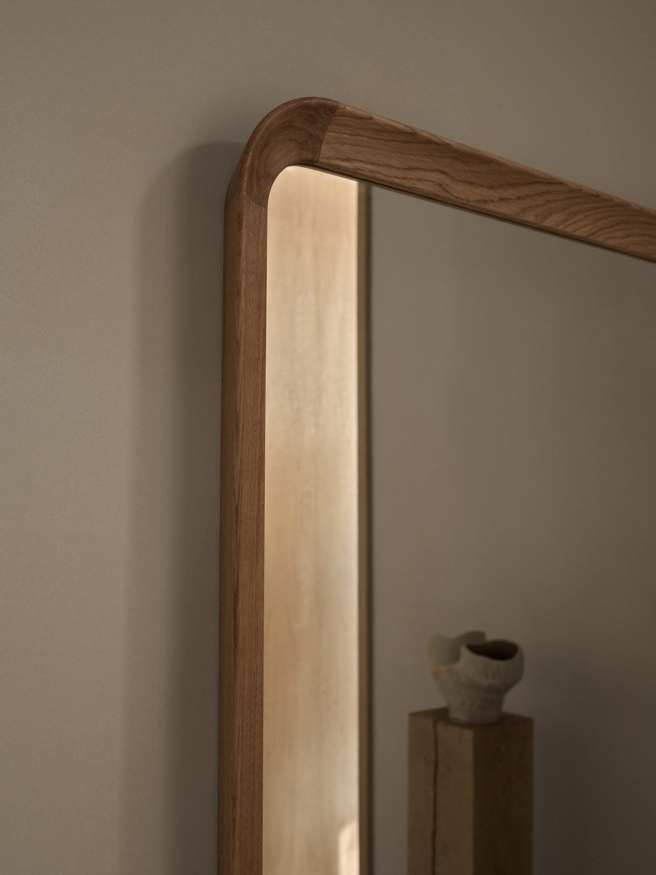 VLA62 Radio House Mirror Mirror Carl Hansen & Søn