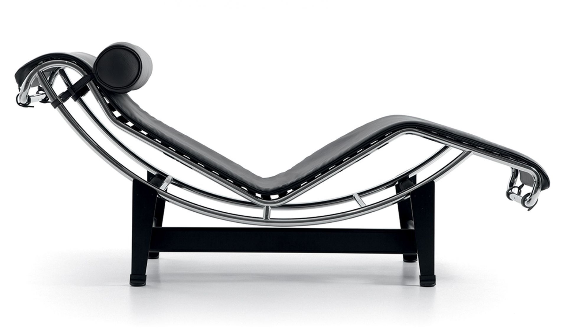 4 Chaise Longue à reglage continu recliner leather black ( graphite ) / neck roll same leather colour Cassina PRE-SUPPLIED QUICK-SHIP COMBINATION