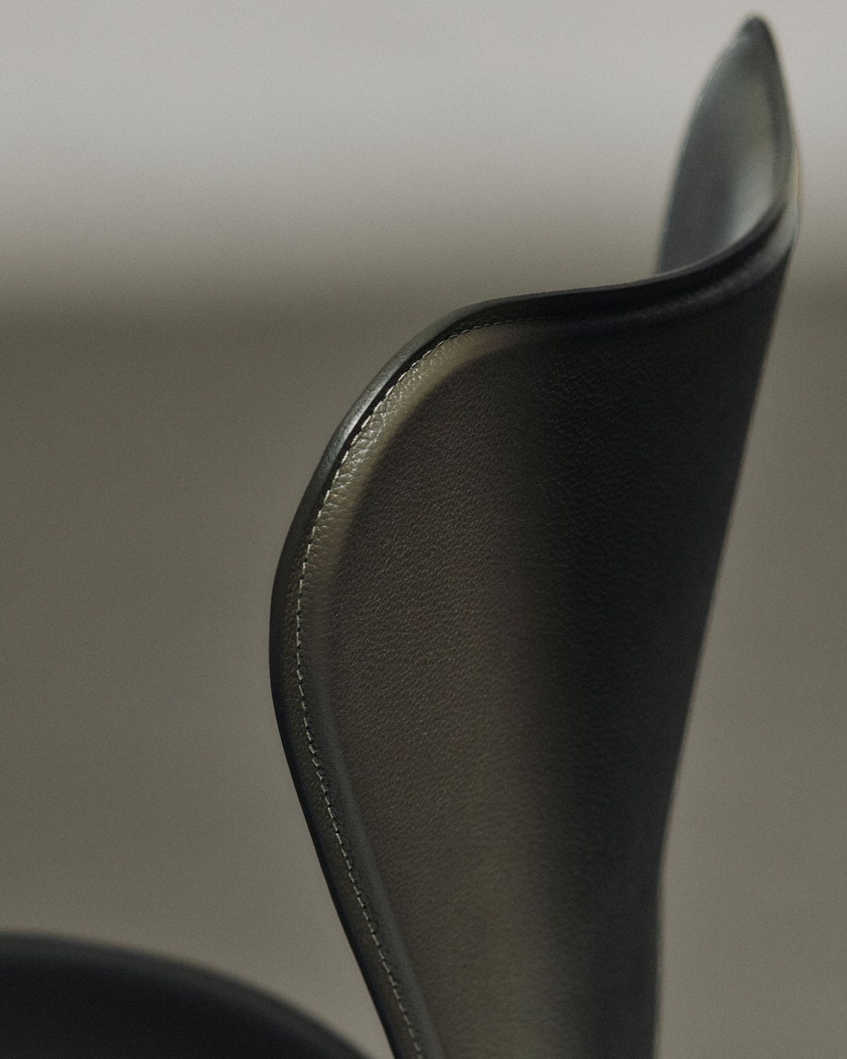 Seven / Series 3107 Tailored chair Fritz Hansen