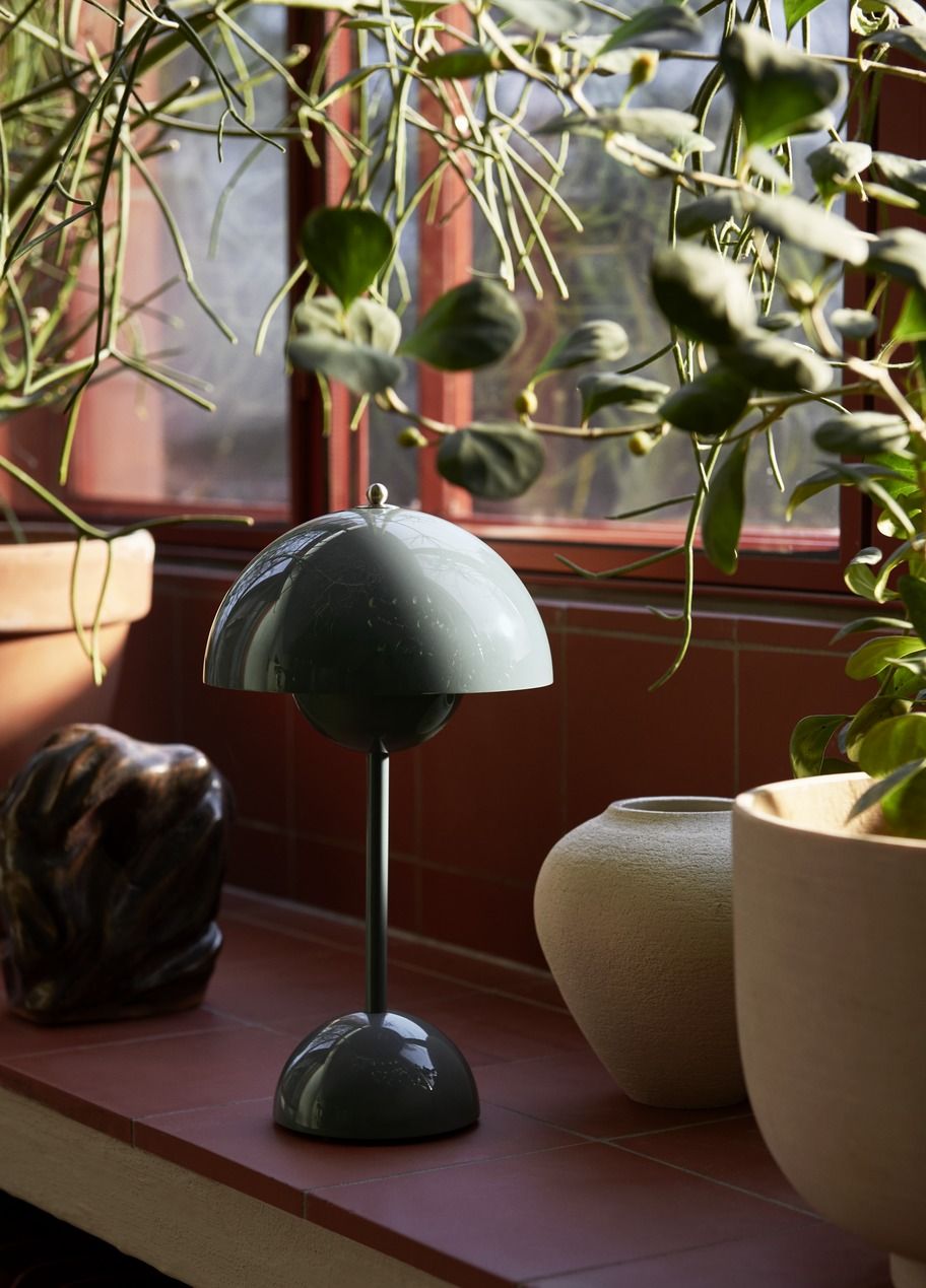 Flowerpot VP9 Portable Battery lamp / Table lamp with USB AndTradition Stone blue