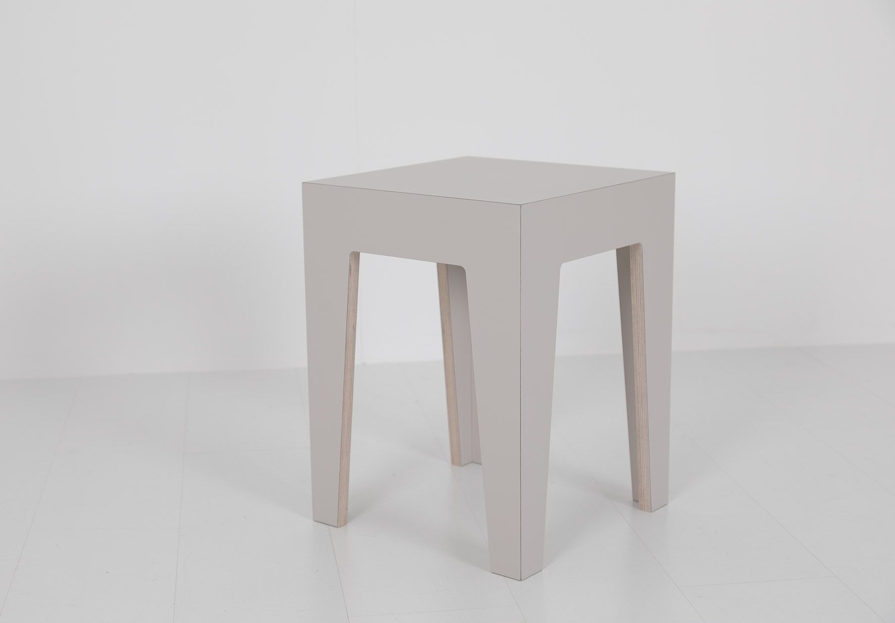 HENRIK stool Das ganze Leben