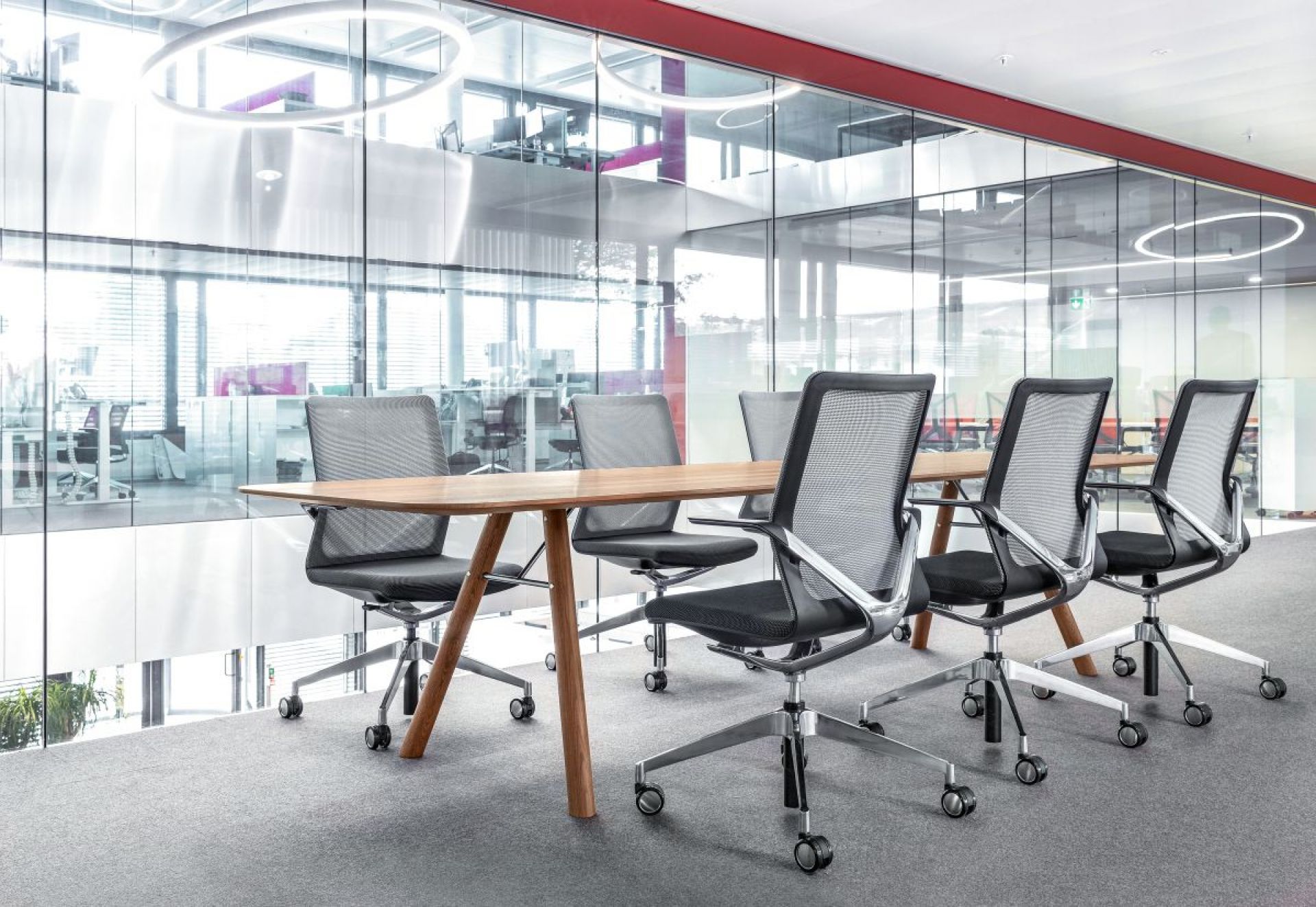 Akio Table Girsberger