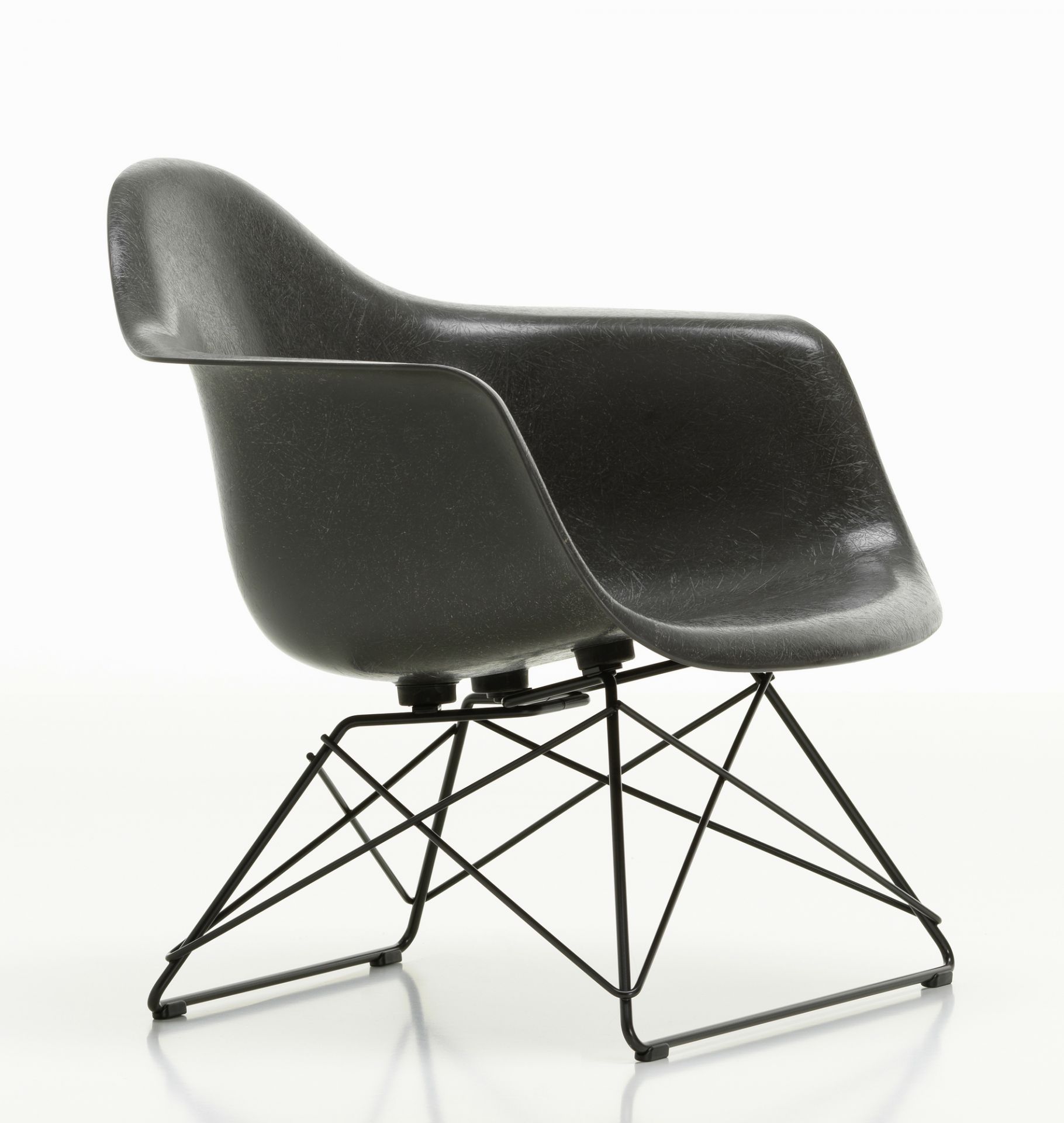 Eames Fibreglass Arm Chair LAR Chair Vitra