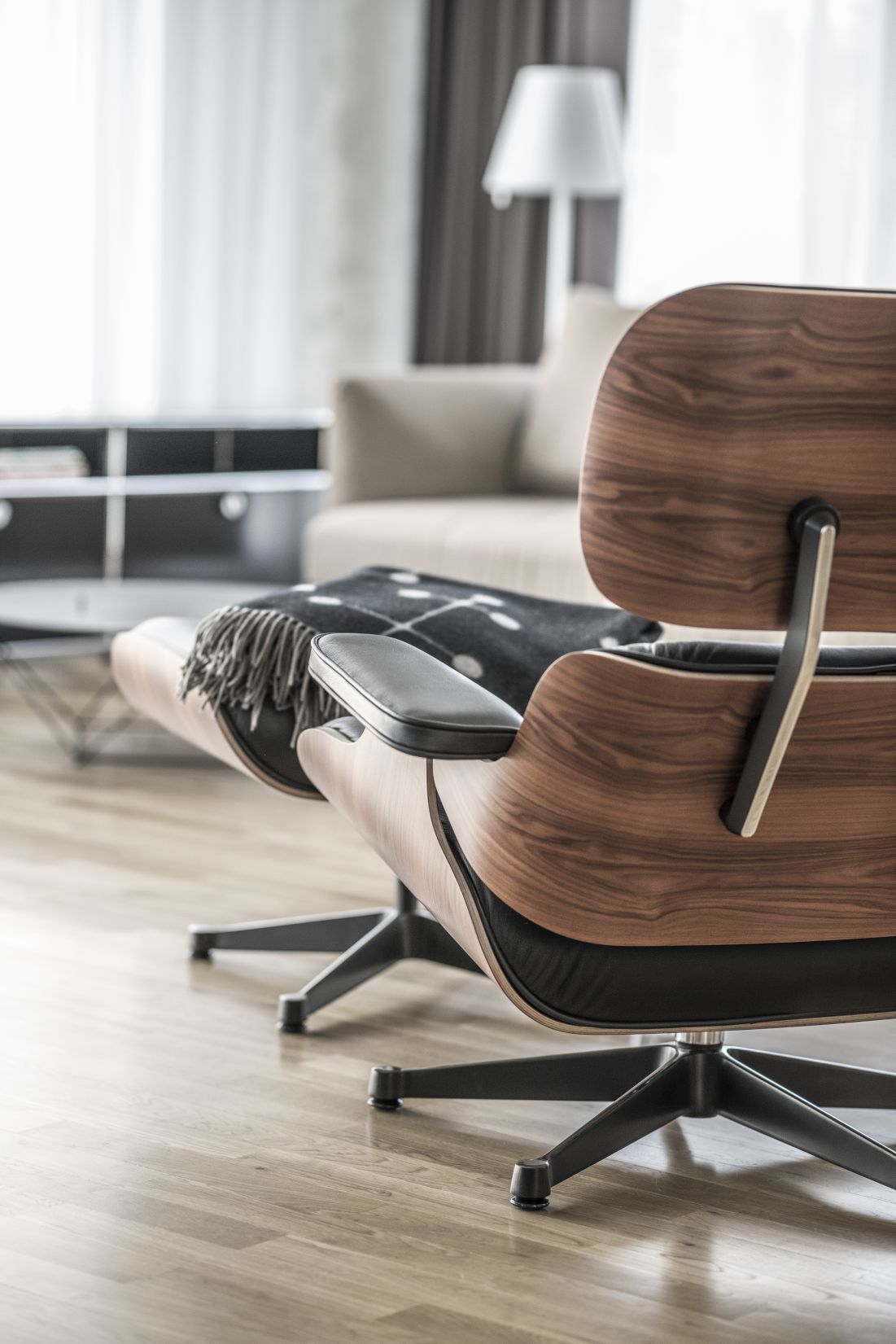 Eames Lounge Chair & Ottoman Armchair Leather Premium F / Leather Natural Vitra