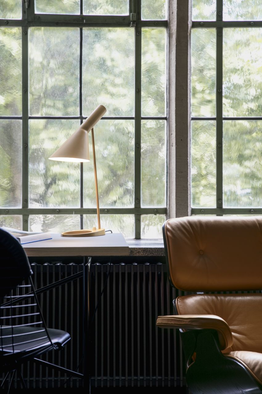 AJ table lamp BLACK Louis Poulsen SINGLE PIECE