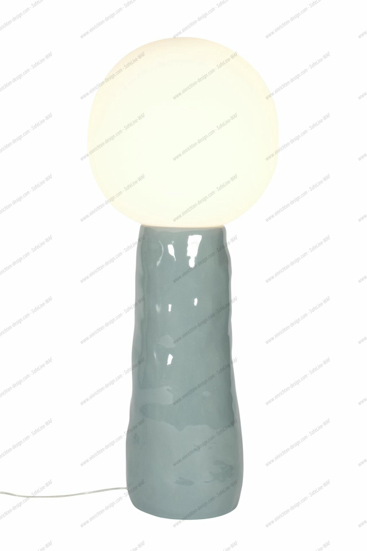 Kokeshi Stehleuchte von Pulpo mit weißem Schirm und grauem Keramikfuß. Moderne Lampe.
