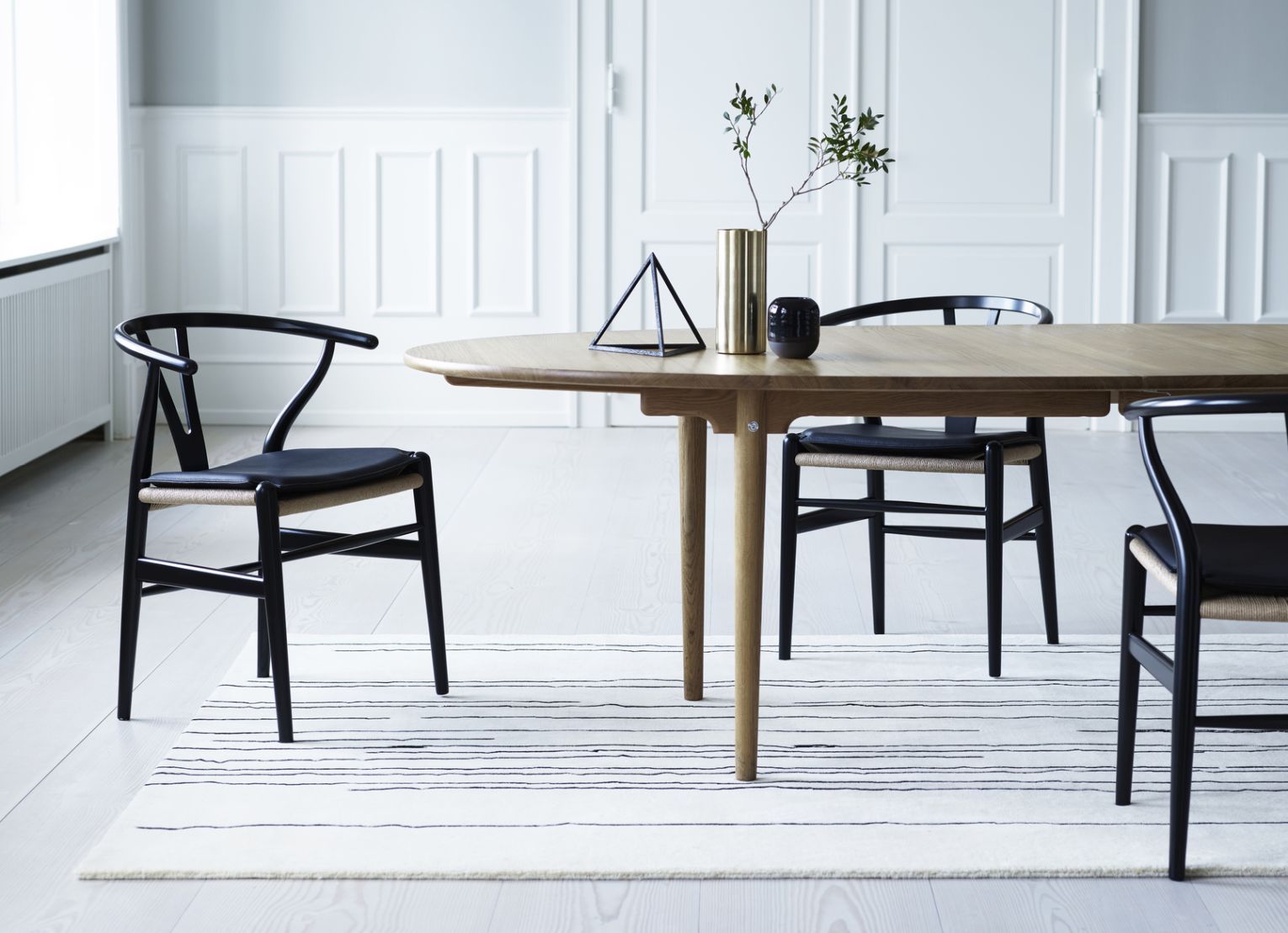 CH339 Dining table extendable for 4 plates Carl Hansen & Søn 