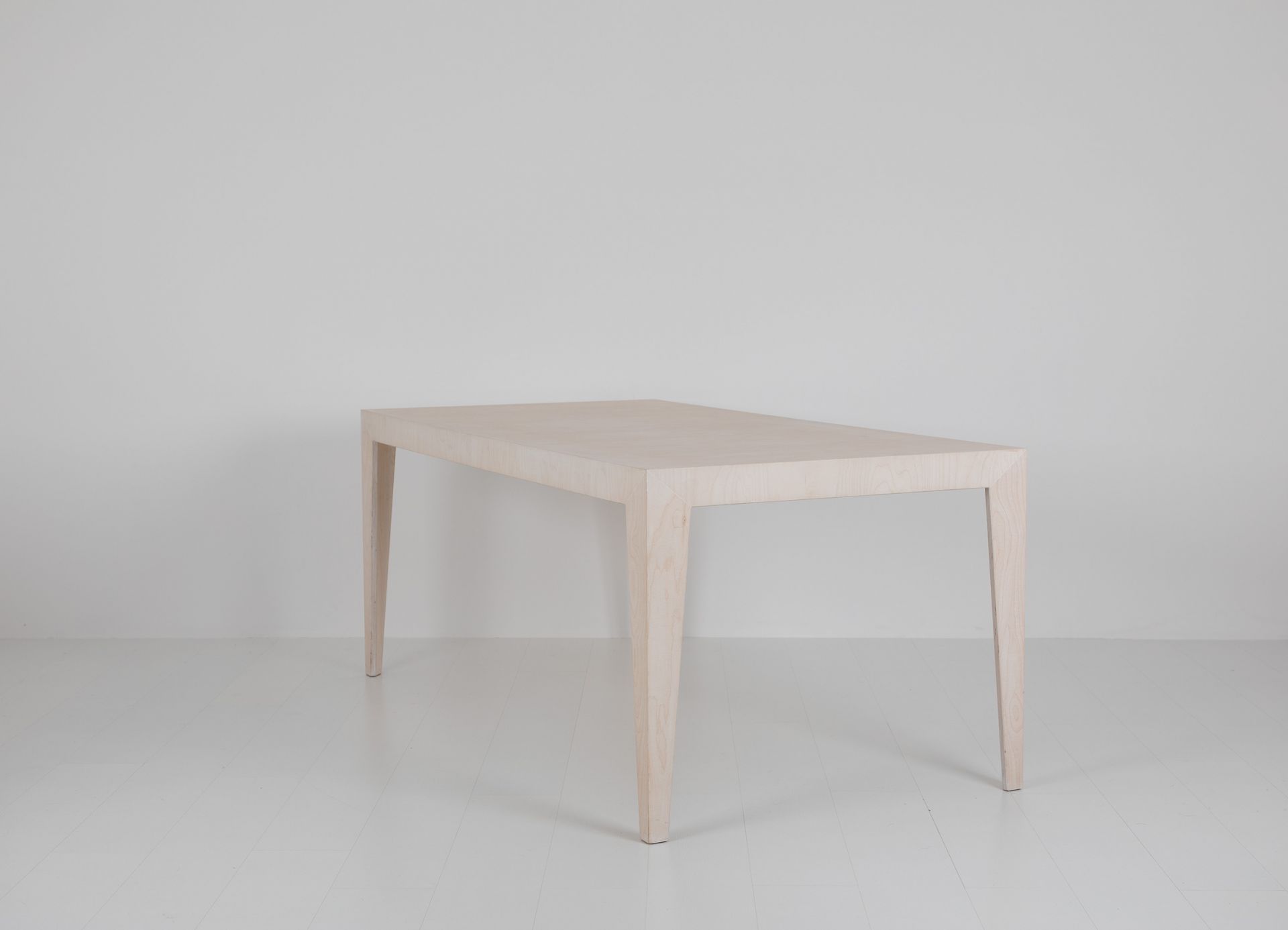 MARTA Minimalist Wooden Table Das ganze Leben