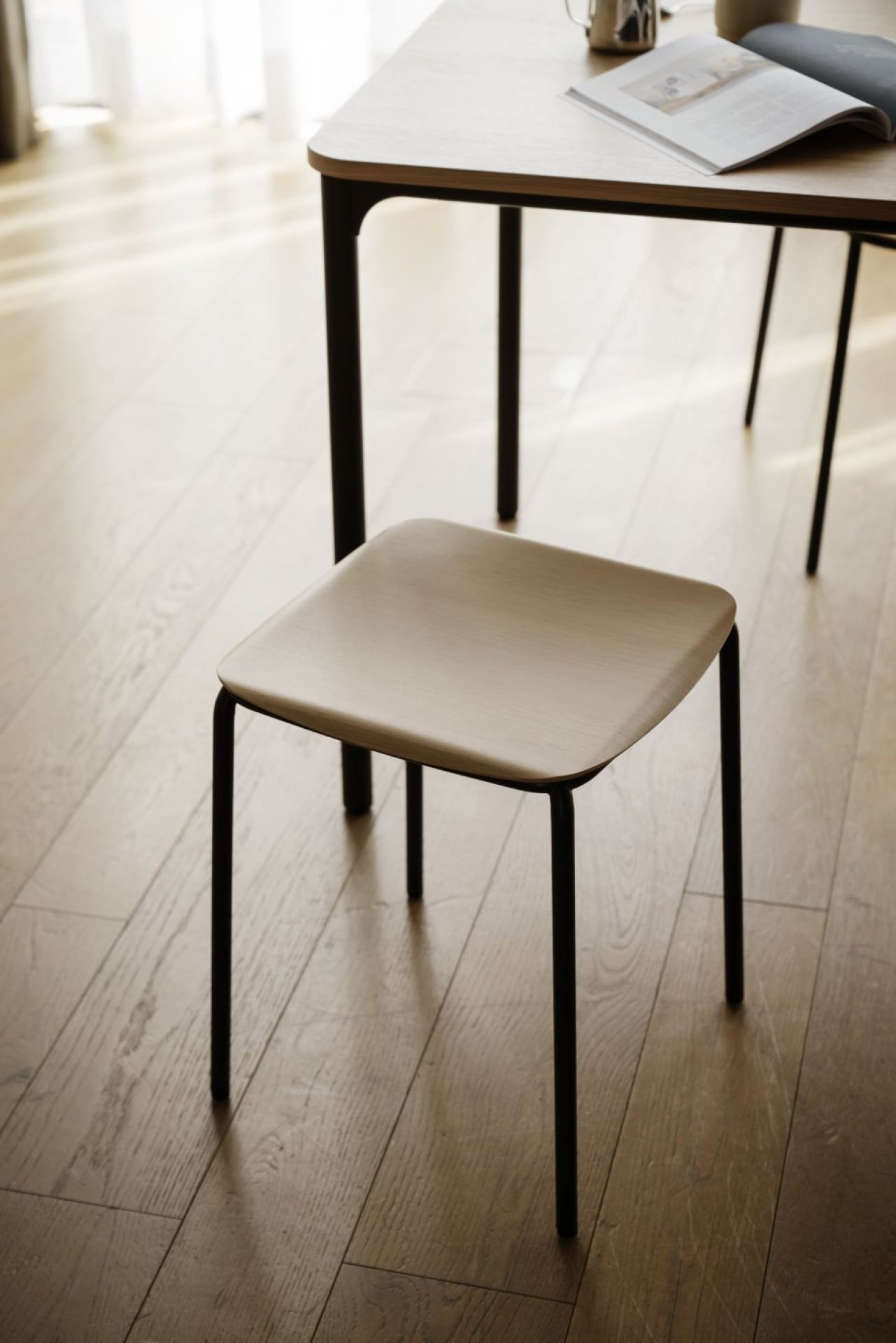 Nate S Four-legged table Brunner 