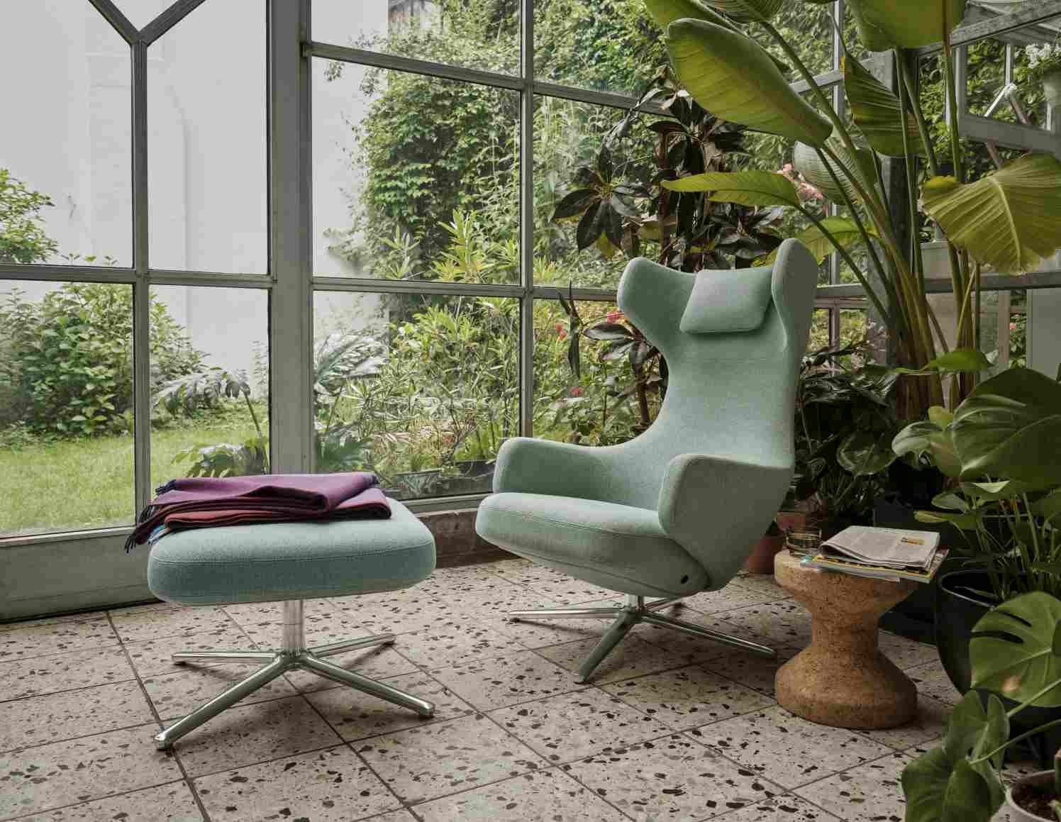Grand Repos Armchair + Ottoman Vitra Polished Nubia Ivory / Pearl